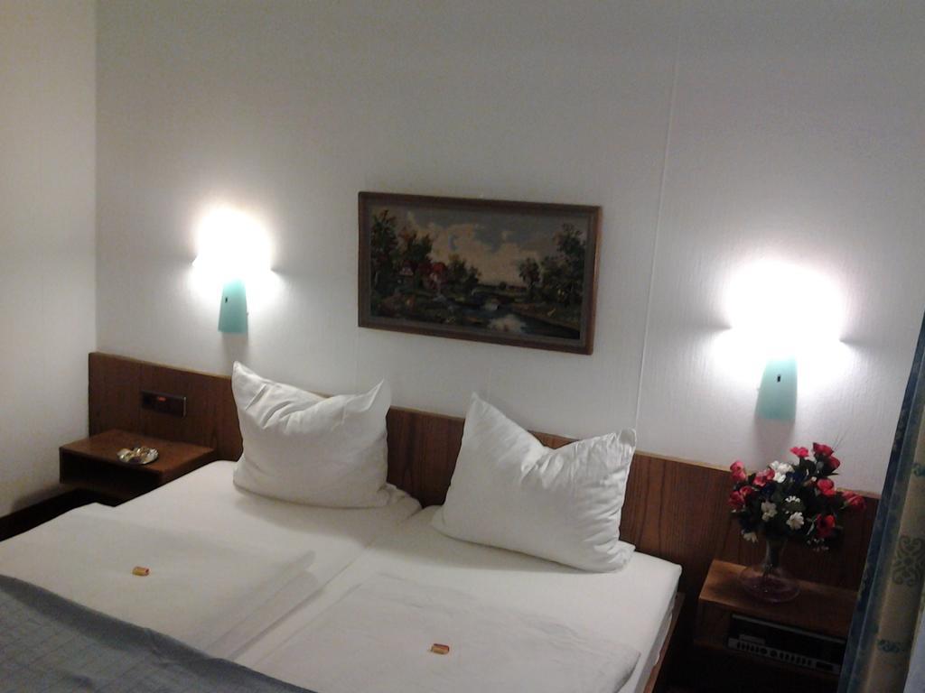 S&L Hotel Нойс Экстерьер фото
