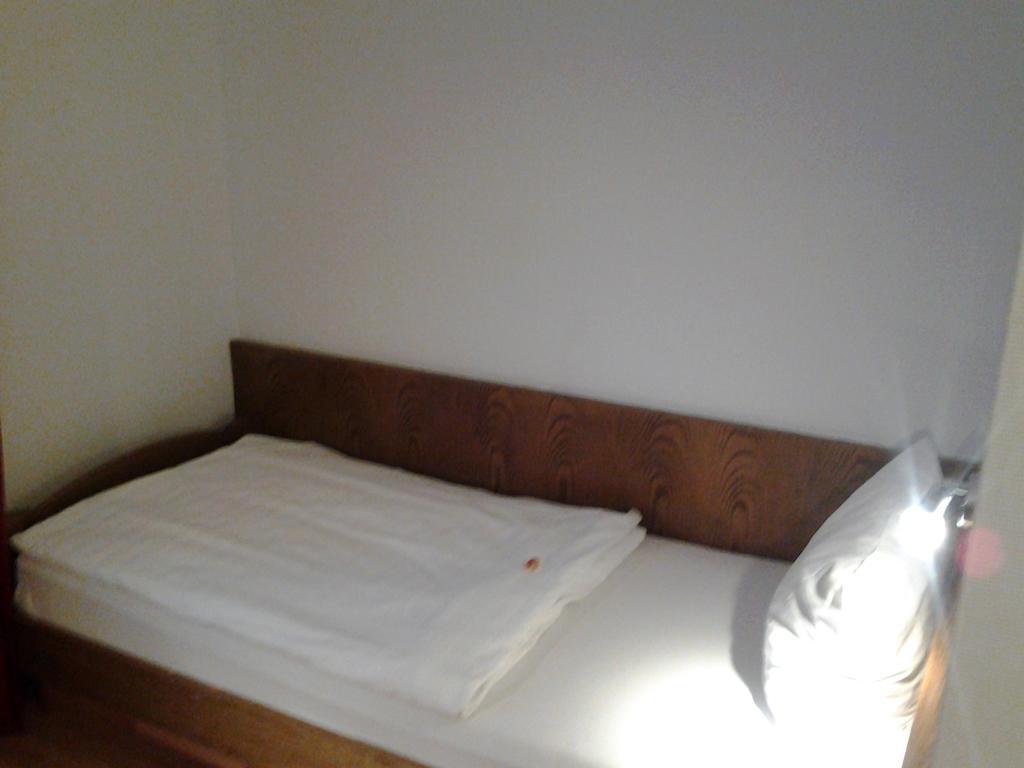 S&L Hotel Нойс Экстерьер фото