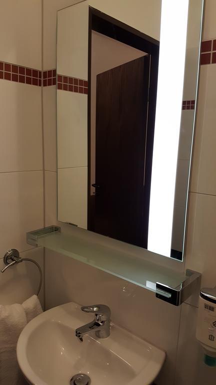 S&L Hotel Нойс Экстерьер фото