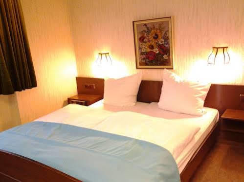 S&L Hotel Нойс Экстерьер фото