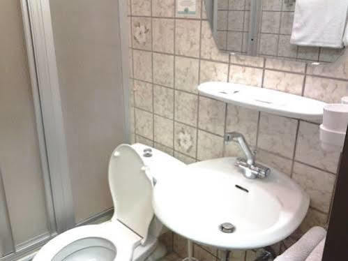 S&L Hotel Нойс Экстерьер фото