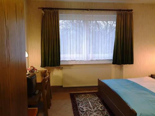 S&L Hotel Нойс Экстерьер фото