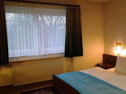 S&L Hotel Нойс Экстерьер фото