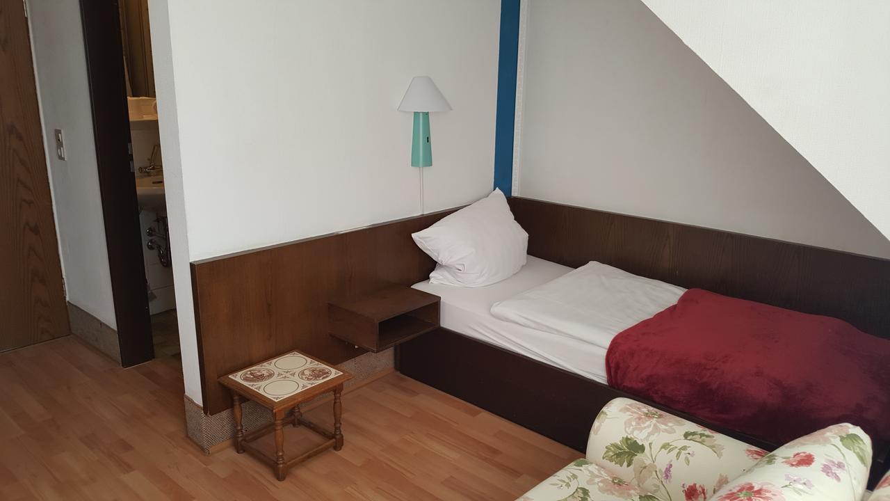 S&L Hotel Нойс Экстерьер фото