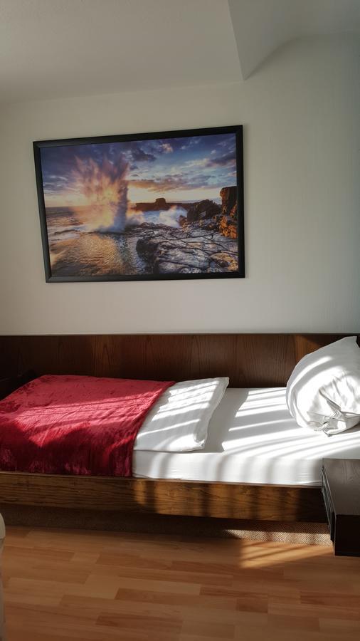 S&L Hotel Нойс Экстерьер фото