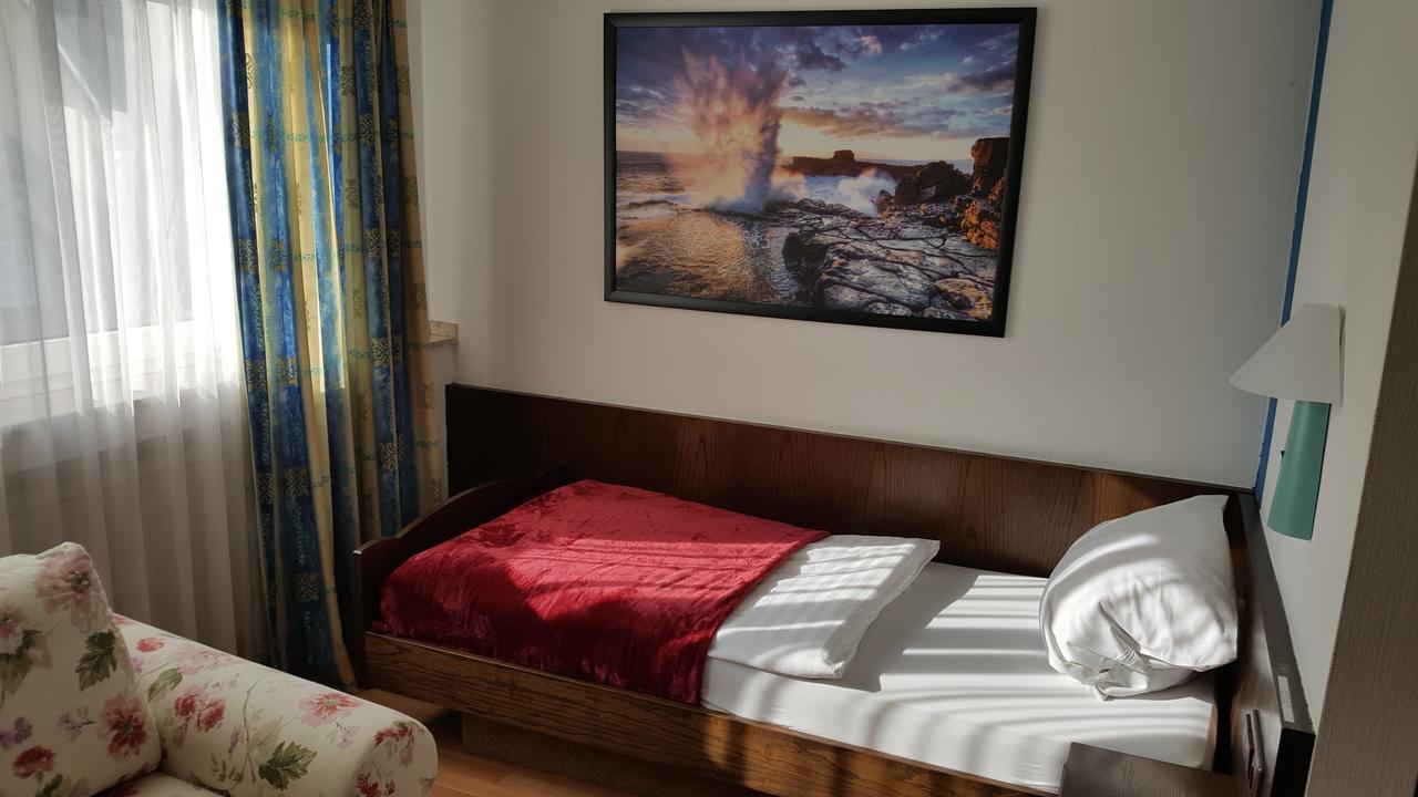 S&L Hotel Нойс Экстерьер фото
