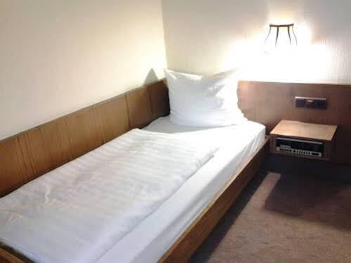 S&L Hotel Нойс Экстерьер фото